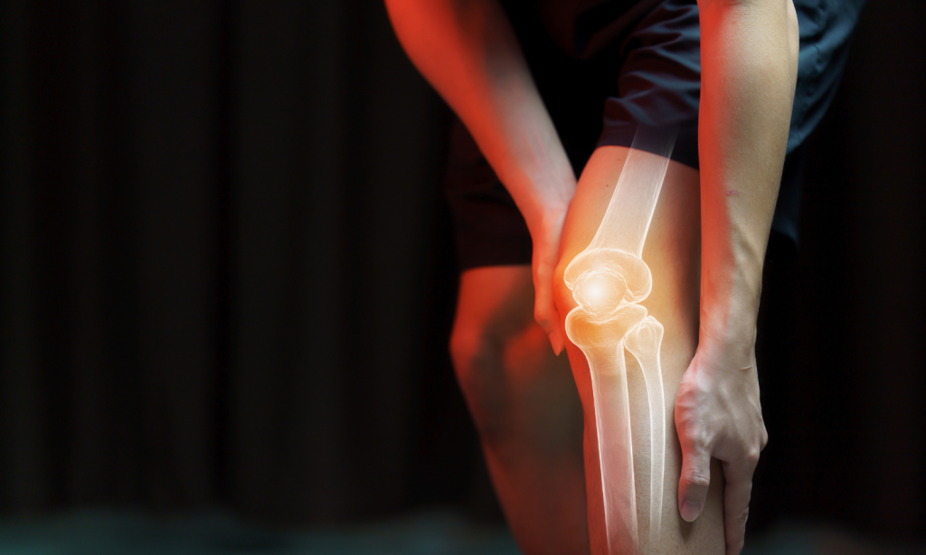 Image of person experiencing knee pain, seeking top-notch knee pain treatment in Encinitas from the best knee specialist near me